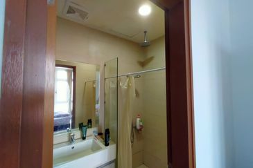 Royal Regent Sri Putramas III