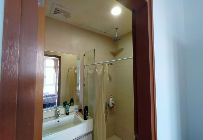 Royal Regent Sri Putramas III