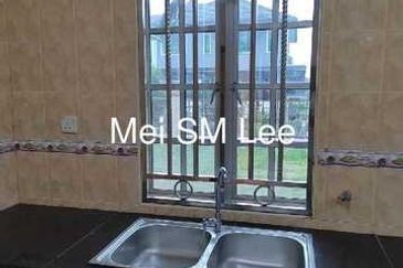 Jalan Suasana, Bandar Tun Hussein Onn