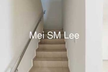 Jalan Suasana, Bandar Tun Hussein Onn