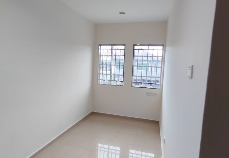 Jalan Suasana, Bandar Tun Hussein Onn