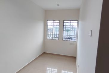 Jalan Suasana, Bandar Tun Hussein Onn