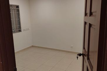 Jalan Suasana, Bandar Tun Hussein Onn