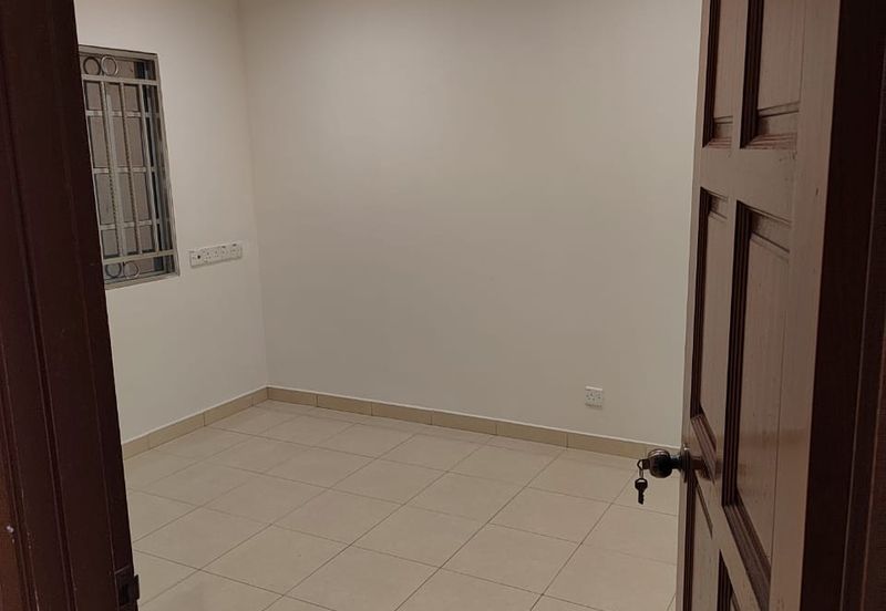 Jalan Suasana, Bandar Tun Hussein Onn