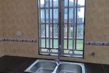 Jalan Suasana, Bandar Tun Hussein Onn