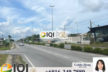 【FOR SALE】3rd 1/2 Mile Batu Kawa Main Road 1st Lot 3 Mixed Zone Lands For Sale