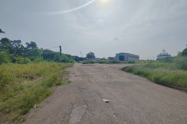 West Port, Pulau Indah