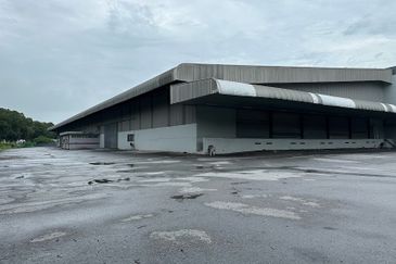 West Port, Pulau Indah