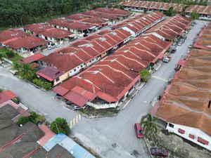 Freehold Single Storey Corner Lot House at Taman Melor Teluk Intan ...