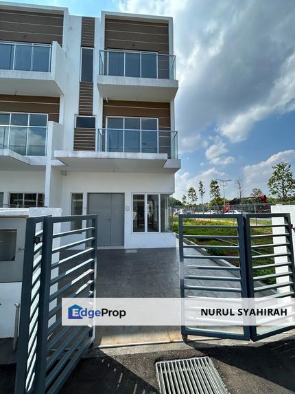 THRIPLE STOREY,VILLA SRI MANJA,PJ SOUTH,PETALING JAYA, Selangor, Petaling Jaya