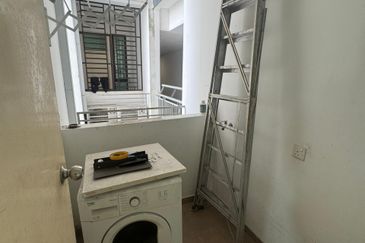 D'Summit Residences @ Kempas Utama