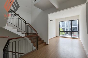 Lucent Residence @ twentyfive.7