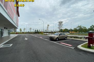 Quayside Shoppes, Amber Residence