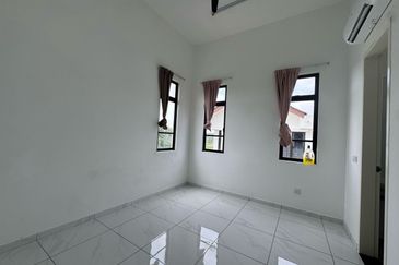 Bukit Indah Avenue 26 @ Villosa