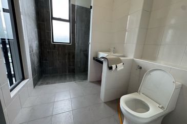 Bukit Indah Avenue 26 @ Villosa