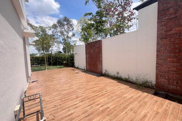 Emerald Bay @ Puteri harbour