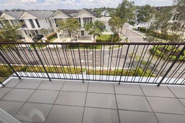 Emerald Bay @ Puteri harbour