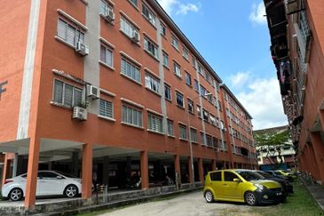 Taman Pulai Utama Flat