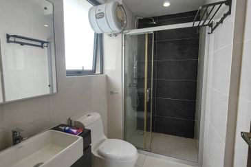 Baypoint @ Country Garden Danga Bay