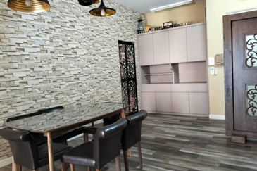 Dedaun Hijau (Greenfield Regency)