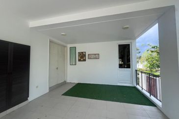 Emerald Bay @ Puteri harbour