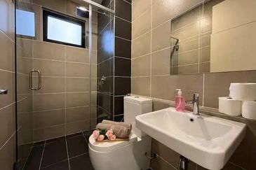 D\'Pristine @ Medini