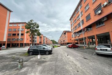 Taman Pulai Utama Flat
