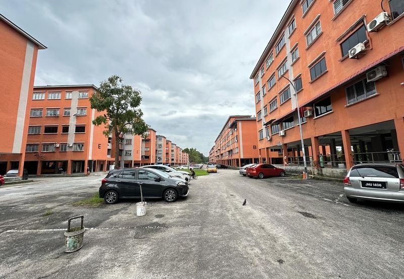 Taman Pulai Utama Flat