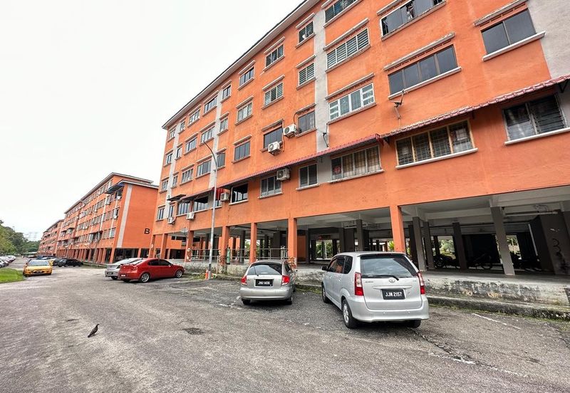 Taman Pulai Utama Flat
