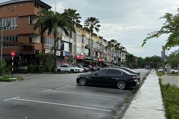 Jalan Sutera Tanjung