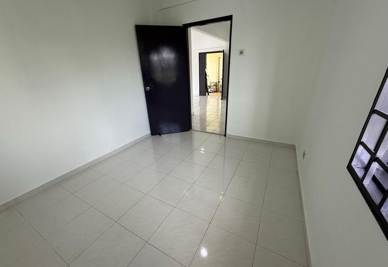 Lily & Jasmine Apartment