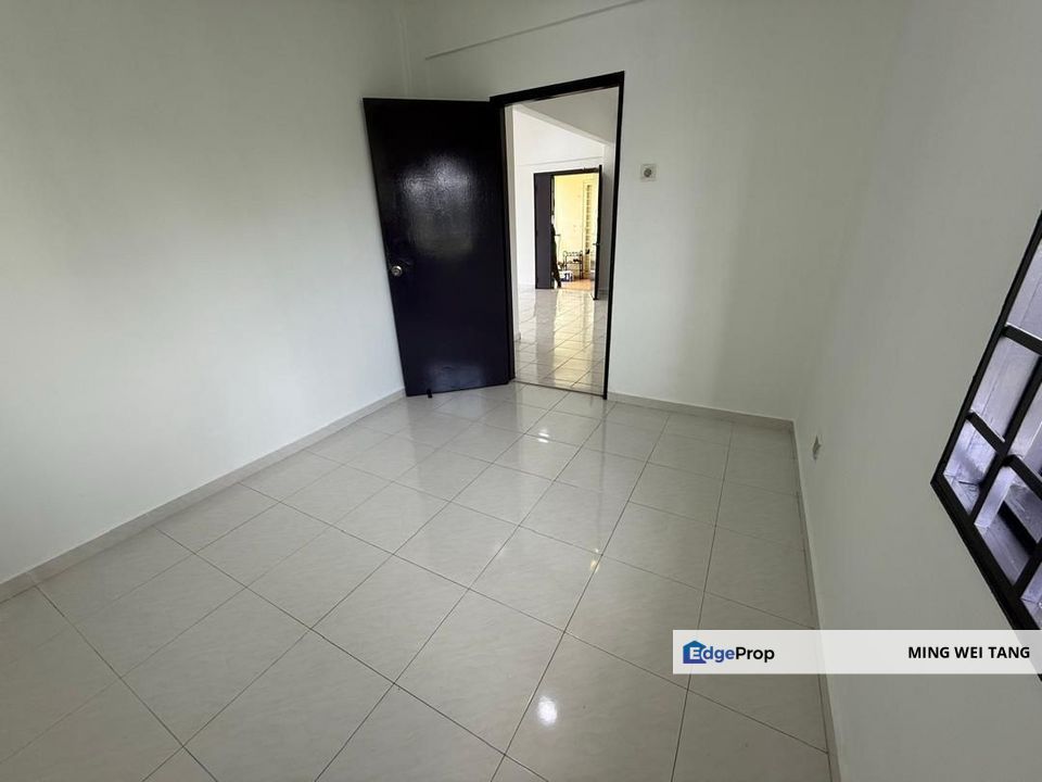 Lily&Jasmine Apartment 3 bedrooms 2 Bathrooms for Sale, Johor, Tampoi
