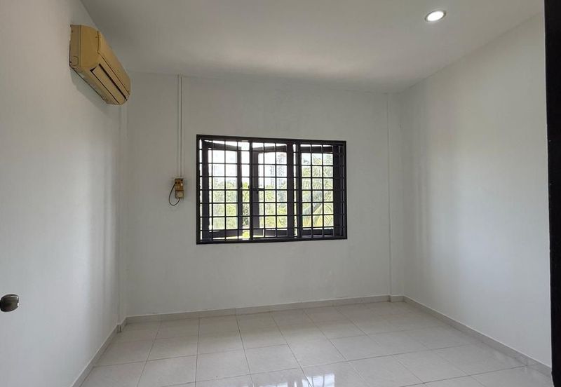 Lily & Jasmine Apartment