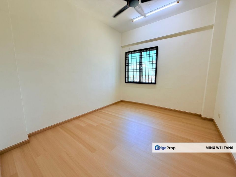 Sri Wangi Apartment 3+1 Bedrooms 2 Bathrooms Corner Lot for Sale, Johor, Tampoi