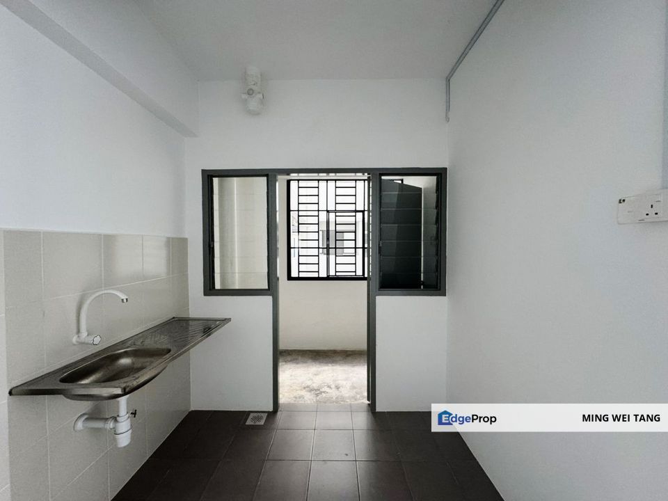 Pangsapuri Senai Big Size 3 Rooms Good Condition Near Shoplot , Johor, Johor Bahru