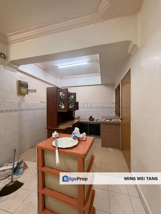 Sri Wangi Apartment 3 Bedrooms 2 Bathrooms for Sale, Johor, Tampoi