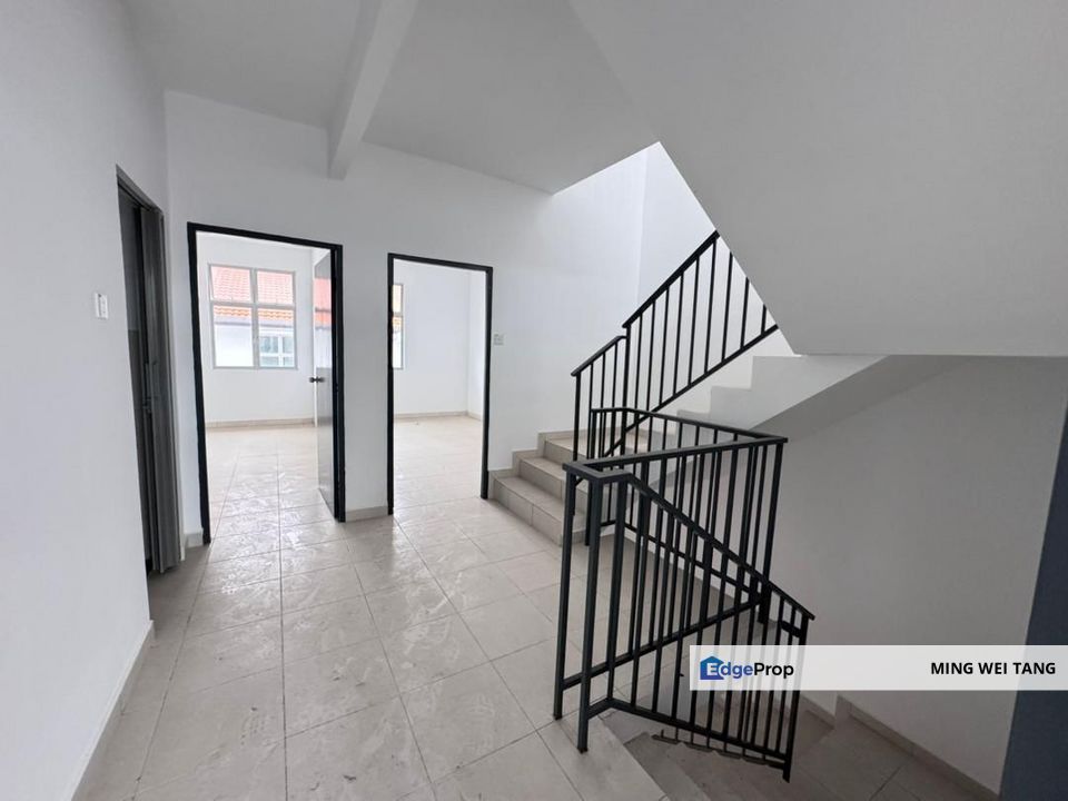 Taman Pulai Mutiara 2.5 Storey For Sale, Johor, 