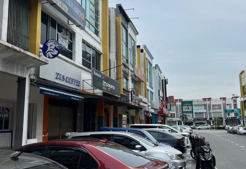 Jln Mutiara 3 Storey Shoplot Endlot for rent
