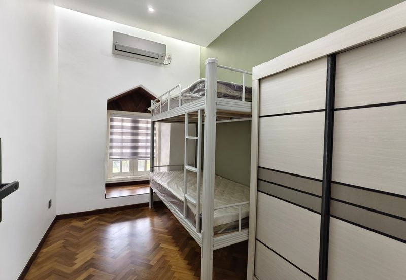 Stulang Laut / Darat