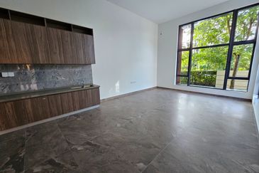 Forest City Golf Resort, Gelang Petah