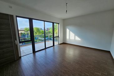 Forest City Golf Resort, Gelang Petah