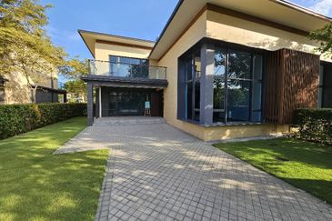 Forest City Golf Resort, Gelang Petah