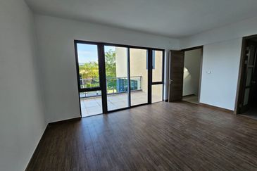 Forest City Golf Resort, Gelang Petah