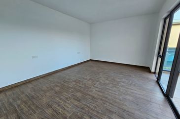 Forest City Golf Resort, Gelang Petah