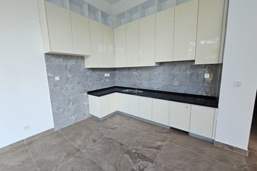 Forest City Golf Resort, Gelang Petah