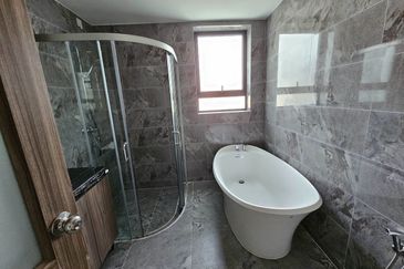 Forest City Golf Resort, Gelang Petah