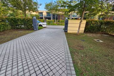 Forest City Golf Resort, Gelang Petah