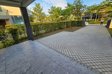 Forest City Golf Resort, Gelang Petah