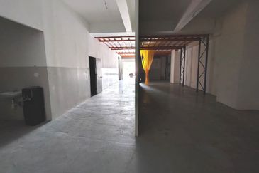 Equine Residence Shoplot