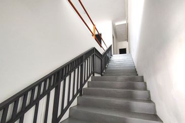 Equine Residence Shoplot